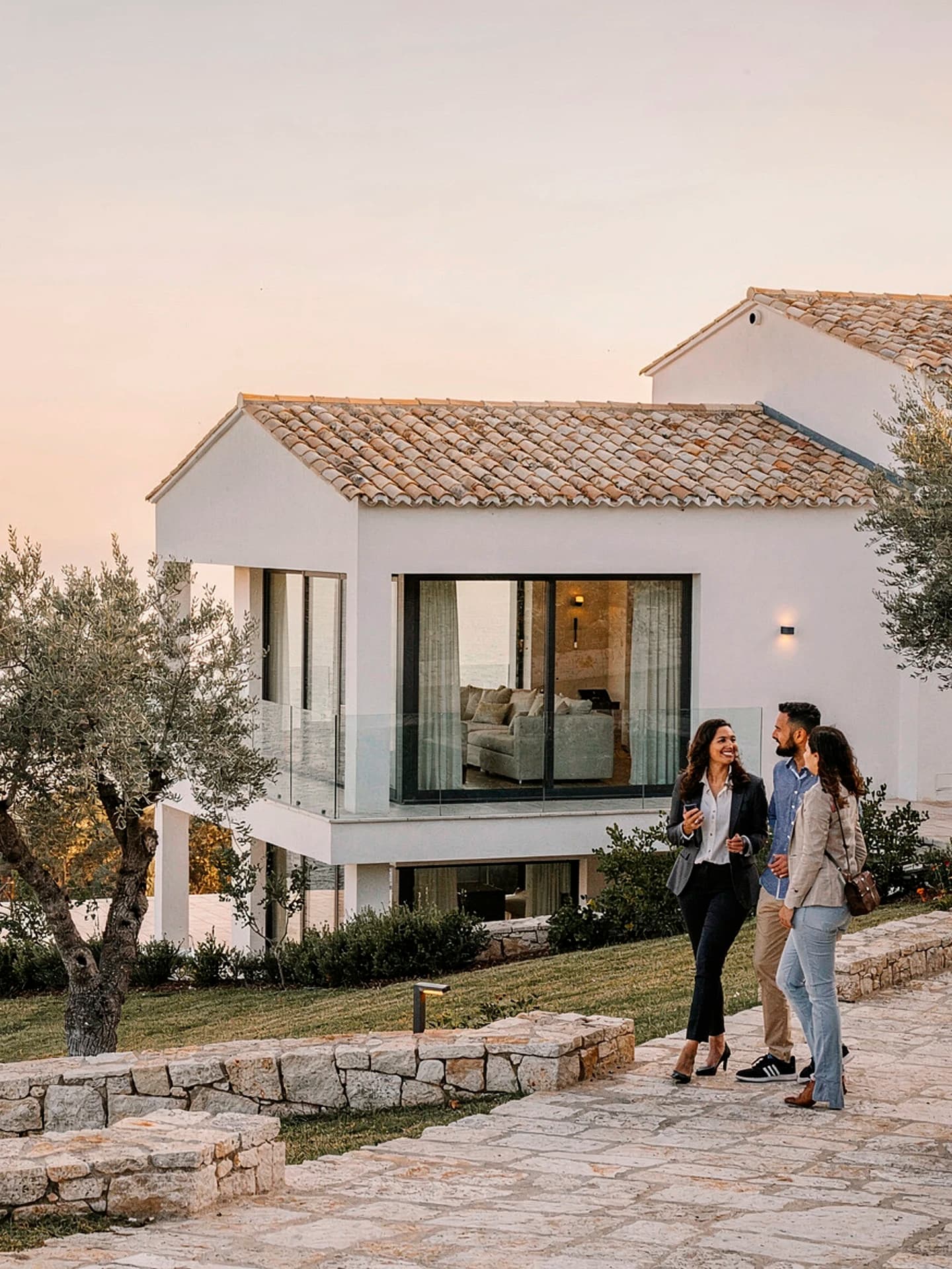Casa mediterránea frente al mar en Hausia
