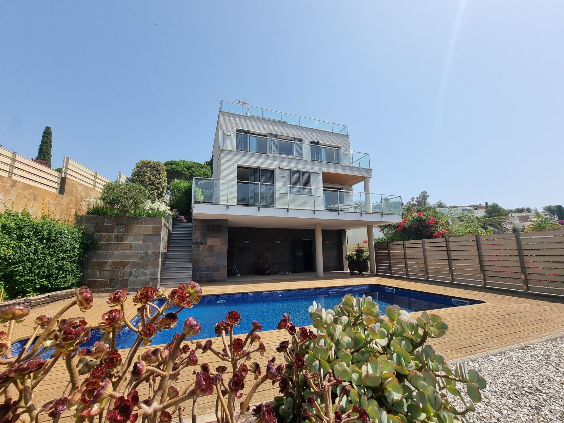 Espectacular Residencia con Vistas al Mar y Montaña en La Montgoda, Lloret de Mar