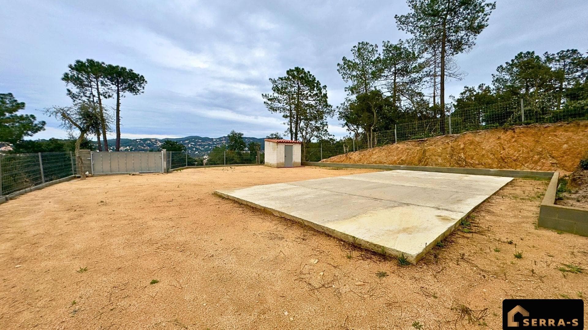 Terreno urbanizable llano, con vistas y bien ubicado en Lloret de Mar en la urbanización Lloret Blau