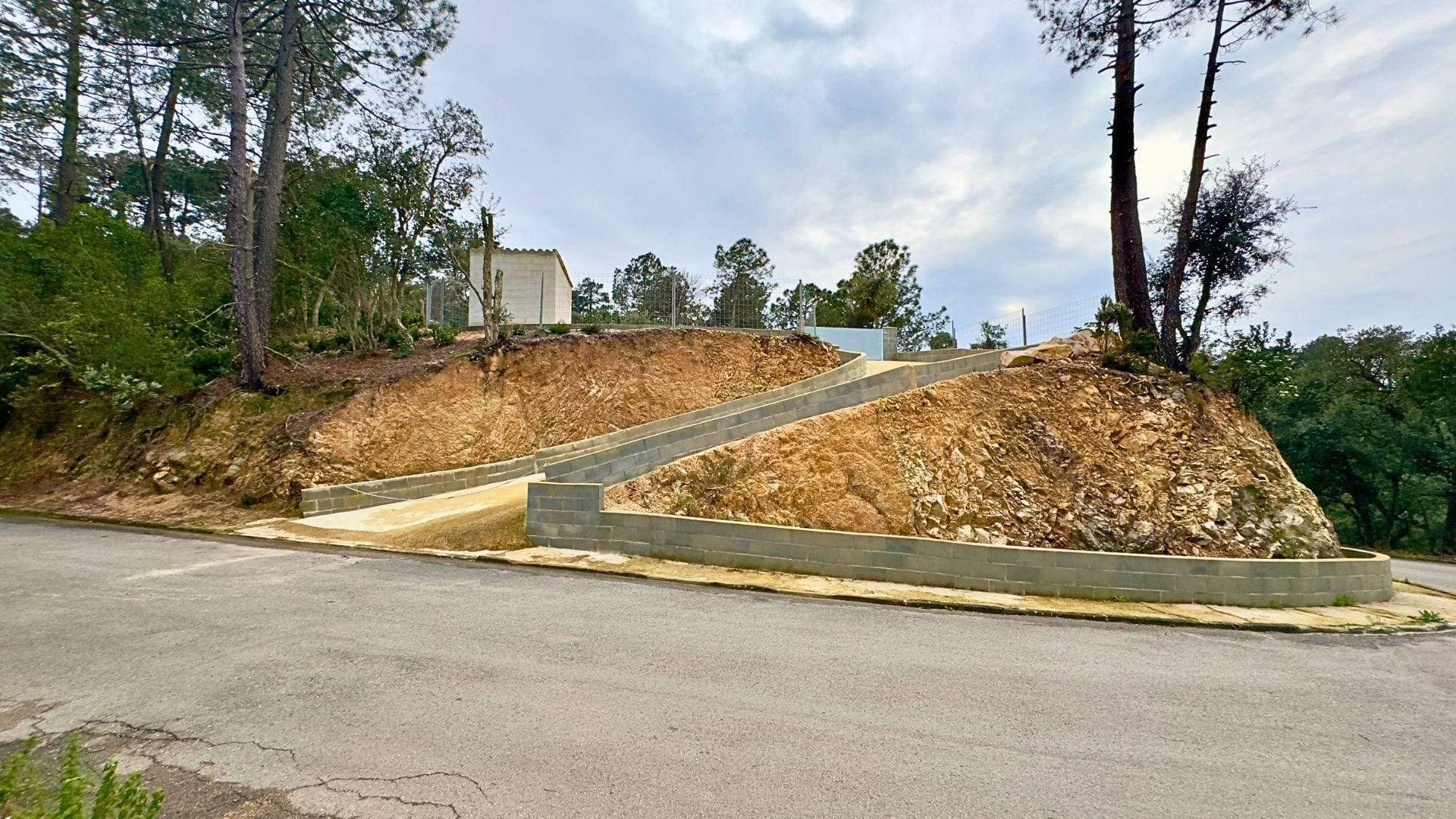 Terreno urbanizable llano, con vistas y bien ubicado en Lloret de Mar en la urbanización Lloret Blau