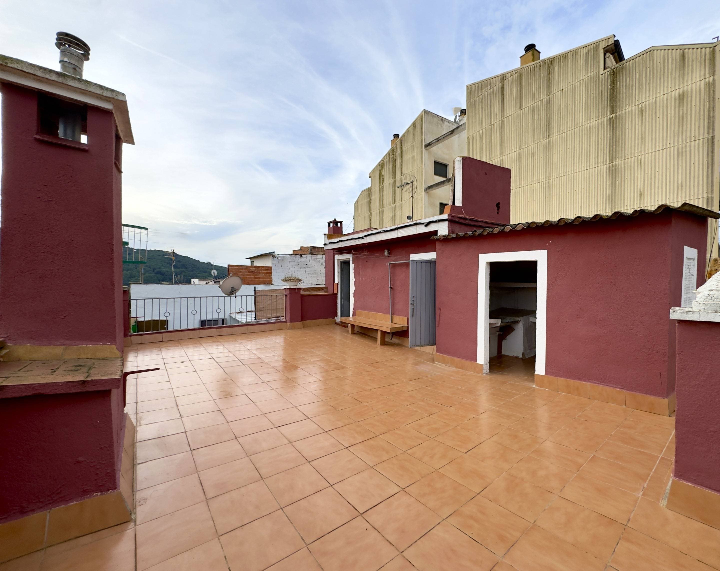 Esta vivienda necesita una actualización por este motivo el PRECIO ES NEGOCIABLE !!