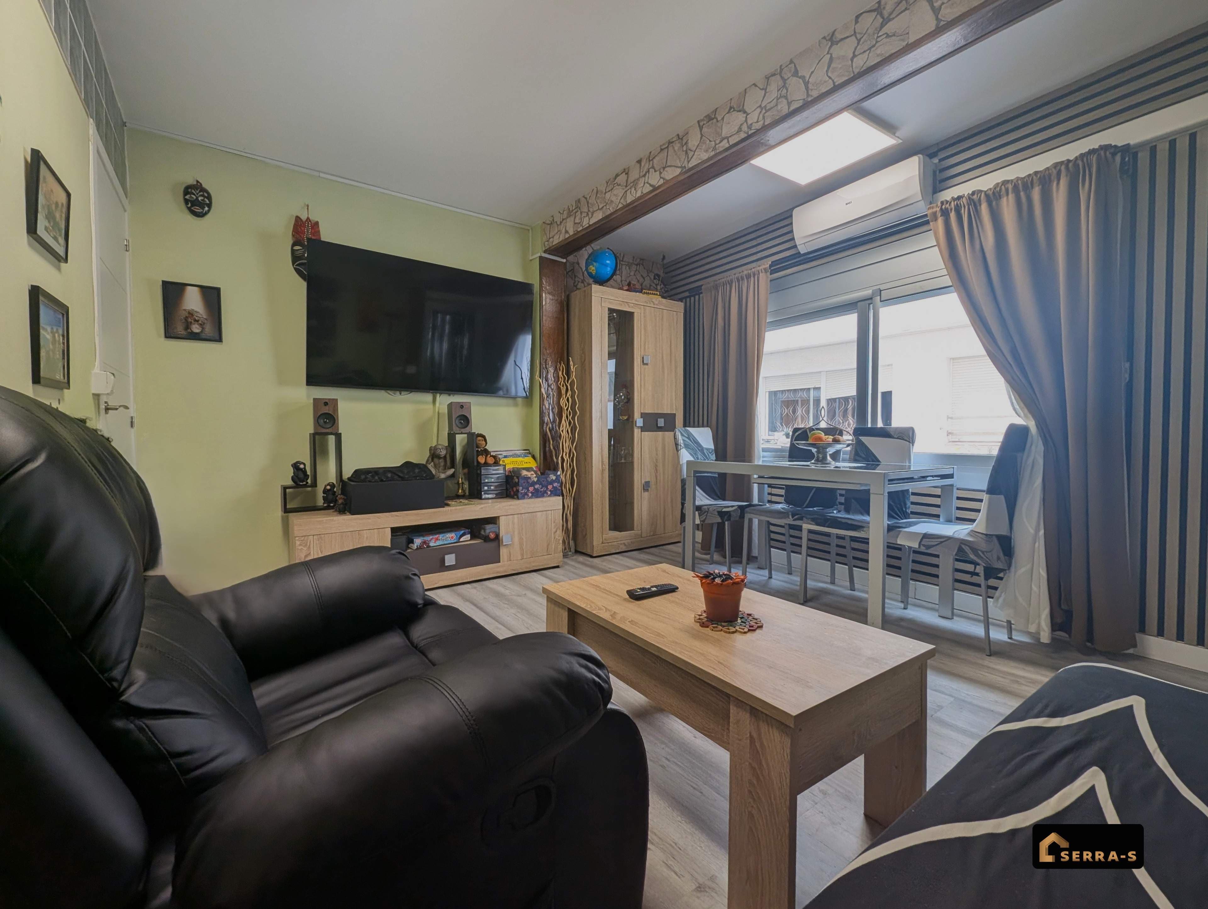 este encantador piso en venta en Blanes, ideal tanto como residencia habitual como para disfrutar de