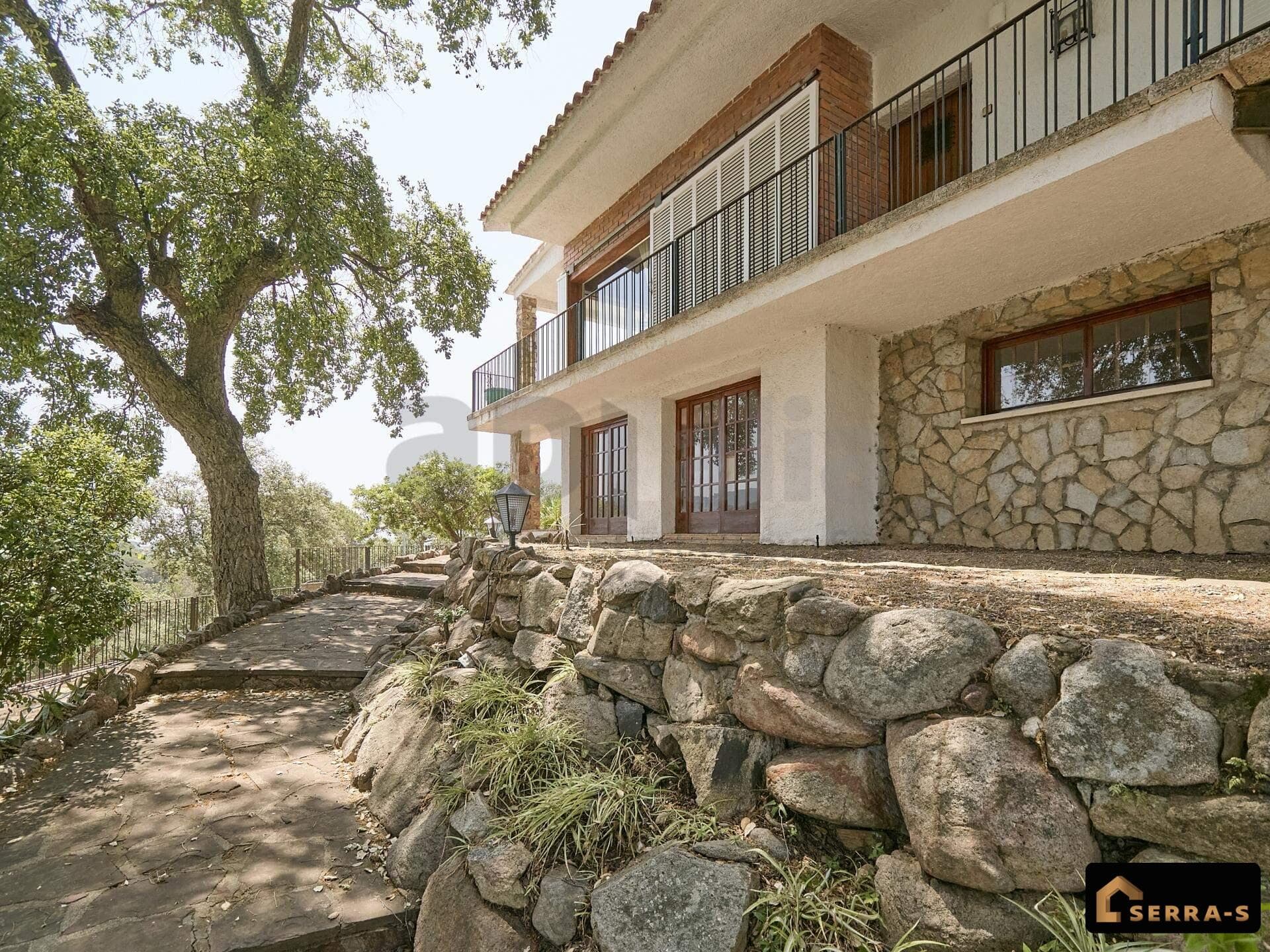 Villa con gran potencial, de casi 2
