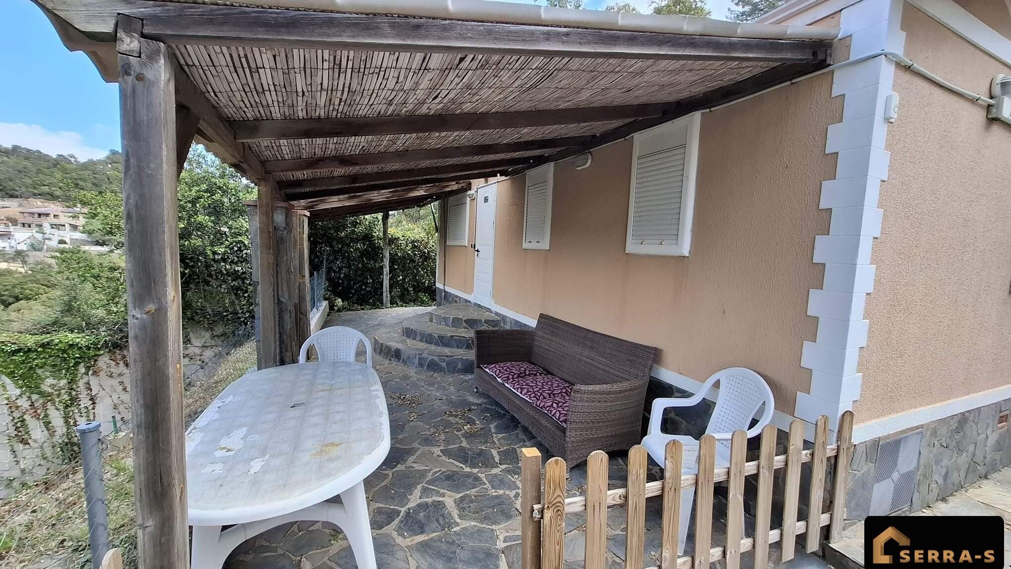 esta encantadora casa prefabricada situada en la tranquila urbanización de Mont Lloret, a tan solo 15 minutos