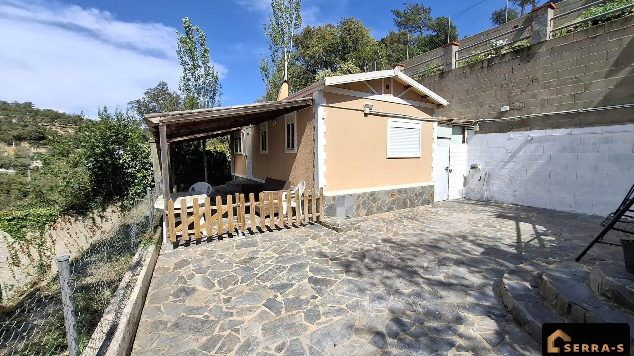 esta encantadora casa prefabricada situada en la tranquila urbanización de Mont Lloret, a tan solo 15 minutos