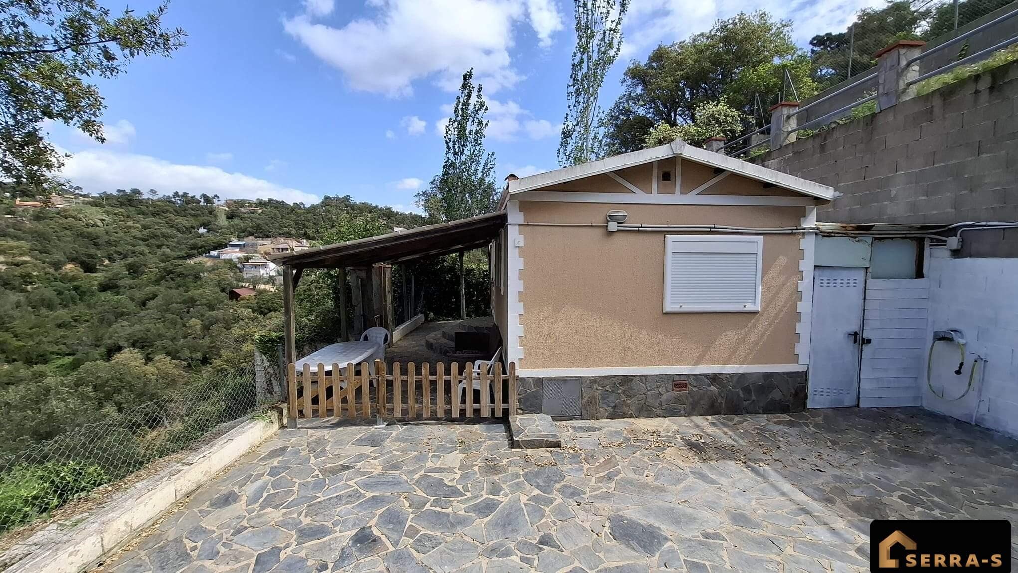 esta encantadora casa prefabricada situada en la tranquila urbanización de Mont Lloret, a tan solo 15 minutos