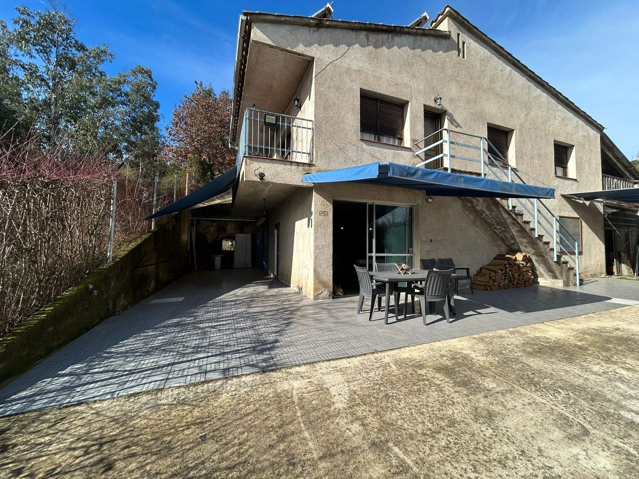 Si buscas tranquilidad, independencia y un hogar con gran potencial, esta vivienda unifamiliar de dos plantas